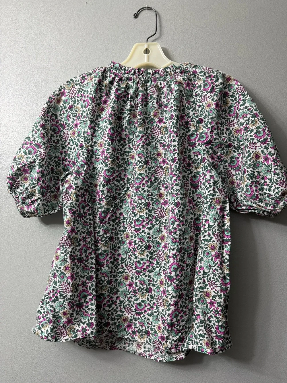 J.Crew Factory Printed Puff-sleeve Split-neck Top is made of 100% cotton xsmall